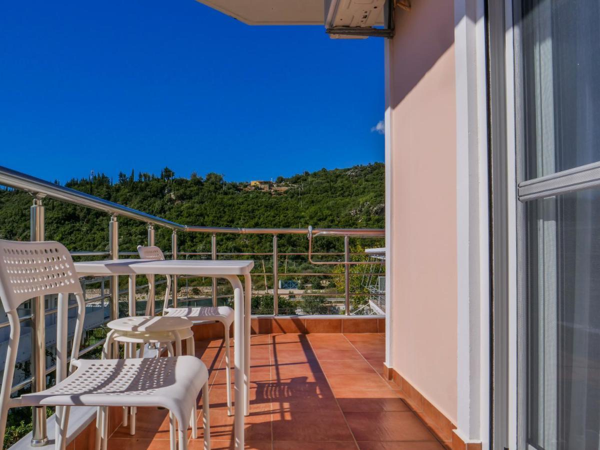 Himara Royal Hotel Exterior photo